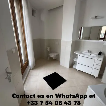 Prime Location Apartment *